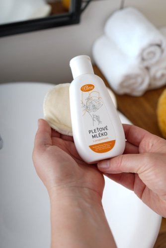 Skin milk  with propolis