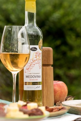 Mead wine with Redcurrants 0,5l - limited edition