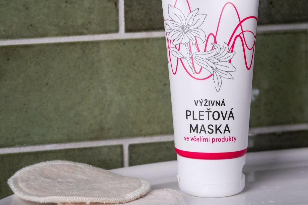 Výživná pleťová maska se včelími produkty, Pleva
