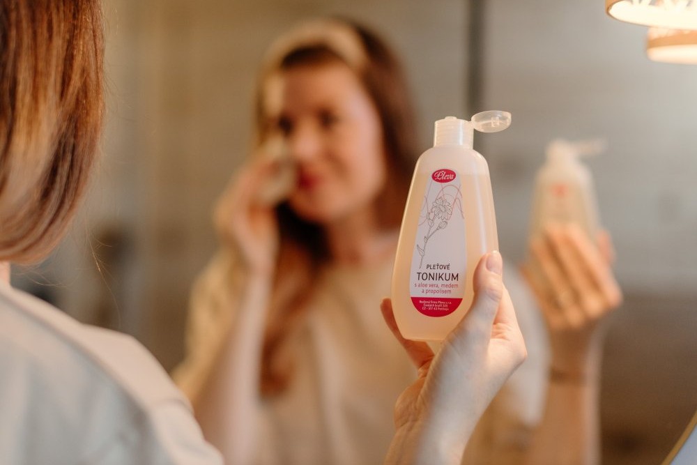 Pleťové tonikum s aloe vera, medem a propolisem, péče o mladou pleť