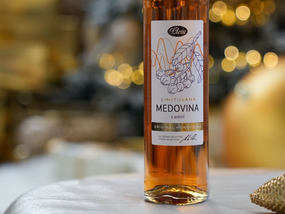 Vánoční degustační výběr medovin Pleva, Medovina s aronií z limitované edice