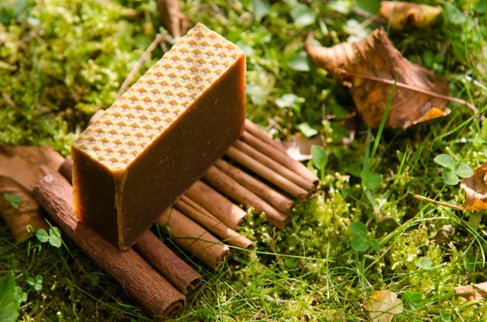 Propolis soap with cinnamon