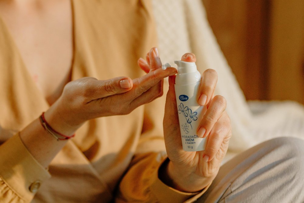 Moisturizing cream with honey, Pleva