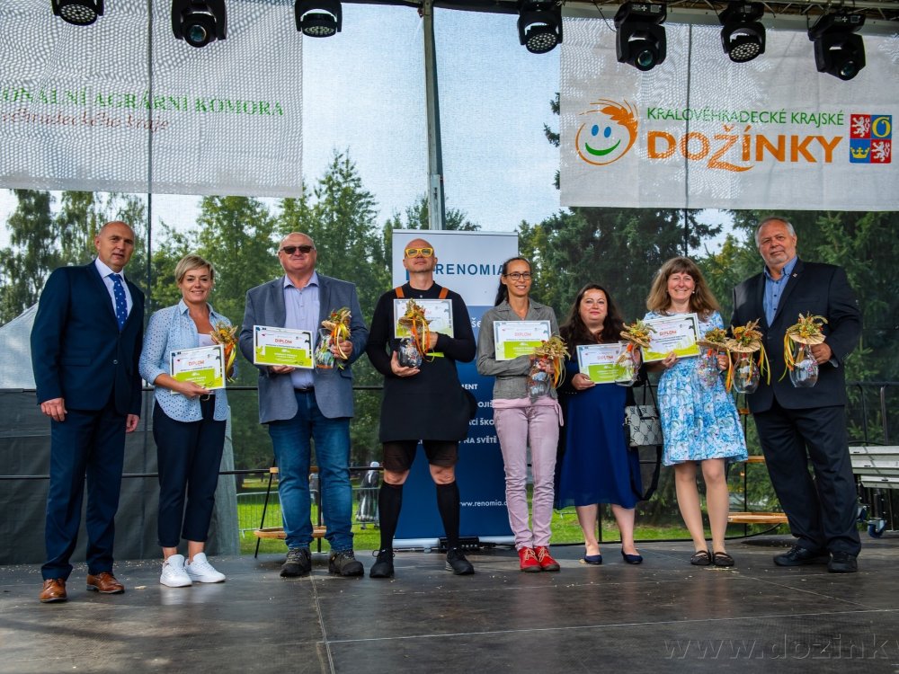 Přebírání ocenění v soutěži Potravina a Potravinář Královéhradeckého kraje 2025, rodinná firma Pleva